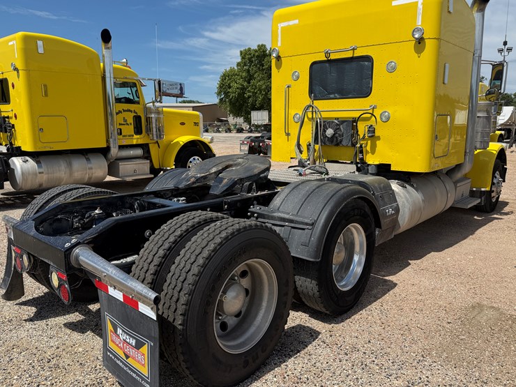2014-peterbilt-389-image-5