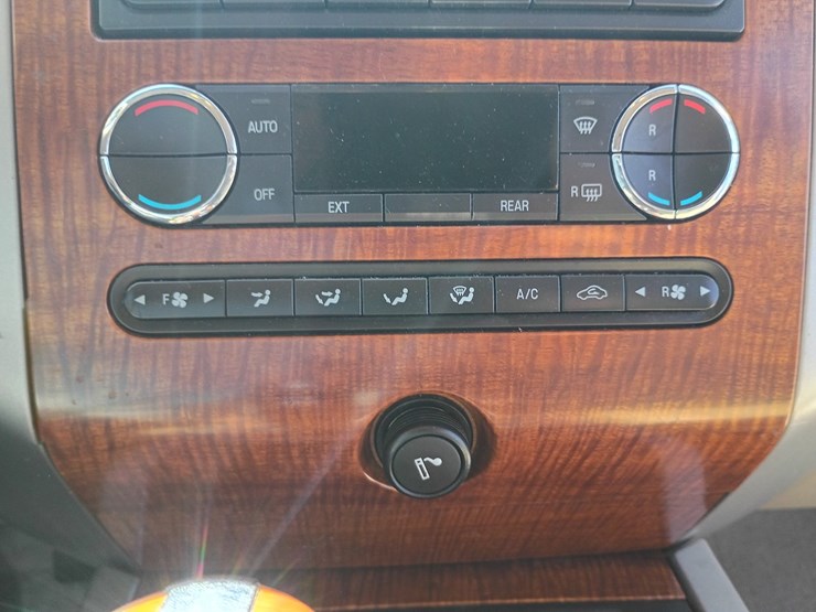 2010-ford-expedition-image-45