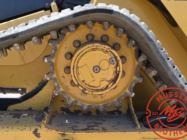 2018-caterpillar-d2-image-31