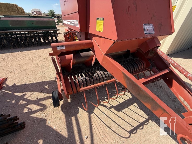 hesston-4600-image-1