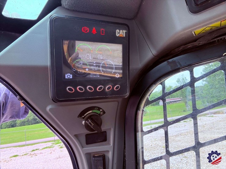 2020-caterpillar-259d3-image-50