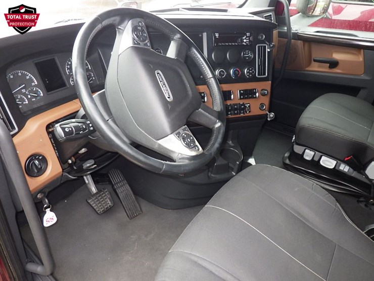 2021-freightliner-cascadia-126-image-19