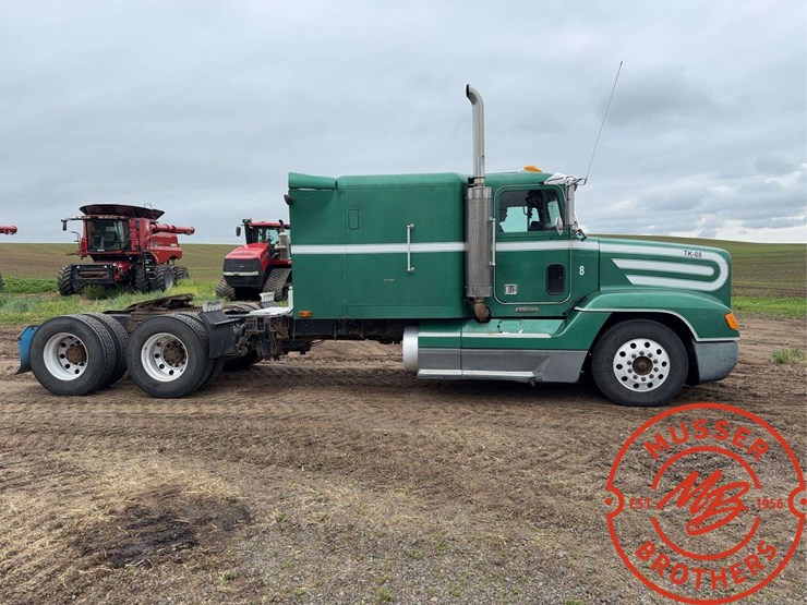 1997-freightliner-fld120-image-2