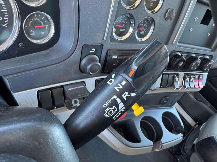 2021-kenworth-t880-image-29
