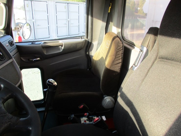 2013-peterbilt-367-image-9