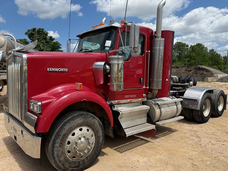 2003-kenworth-w900-image-1