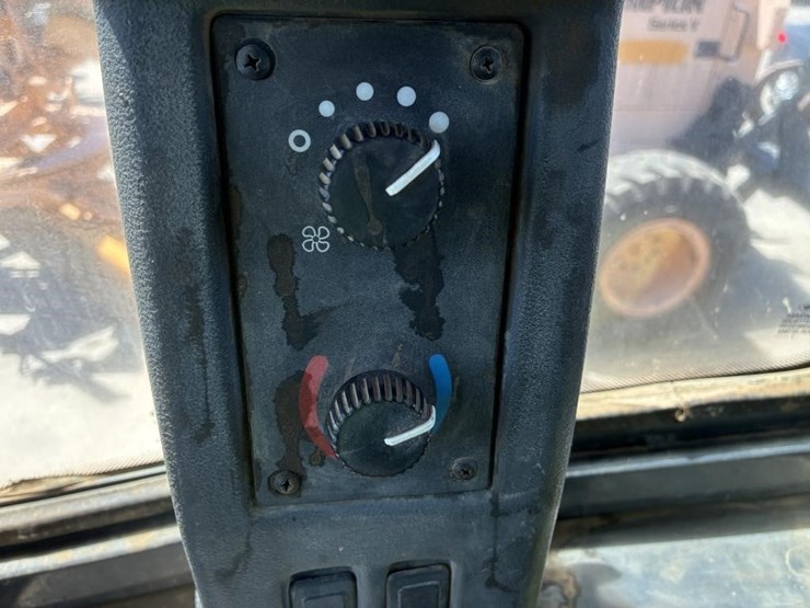 2018-deere-644k-image-26