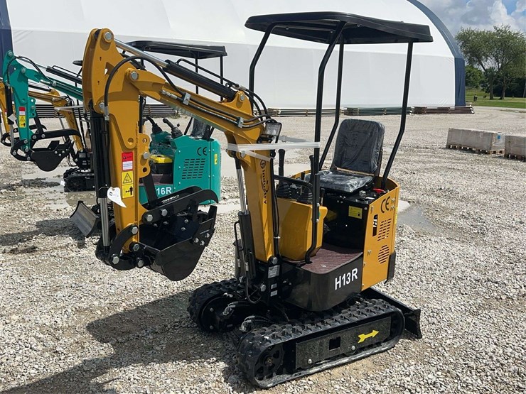 cfg-industrial-h13r-mini-excavator-image-2