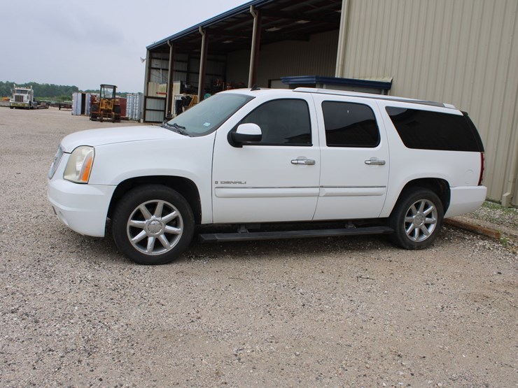 2008-gmc-yukon-xl-image-1