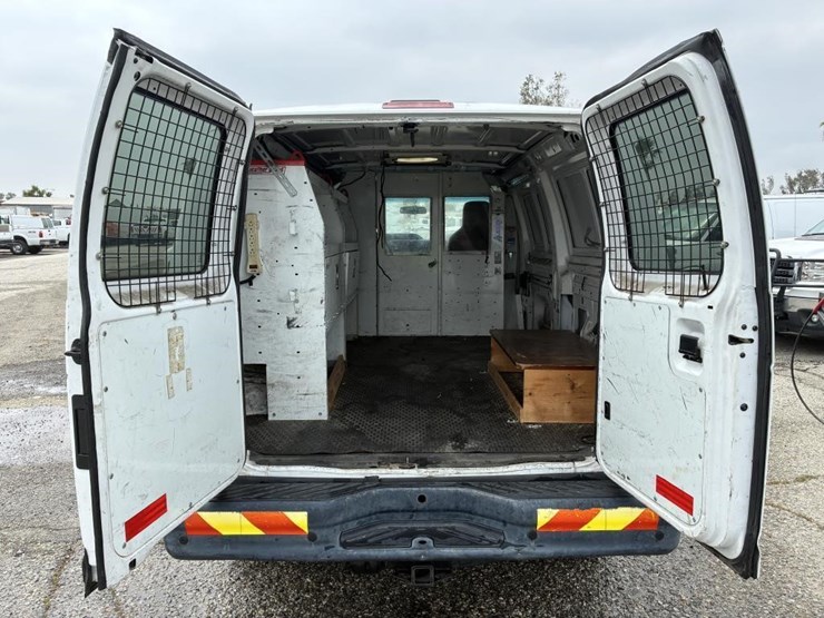 2012-utility-van-image-12