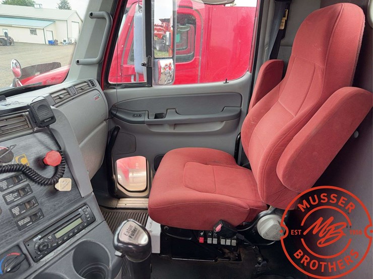 2007-freightliner-columbia-120-image-44
