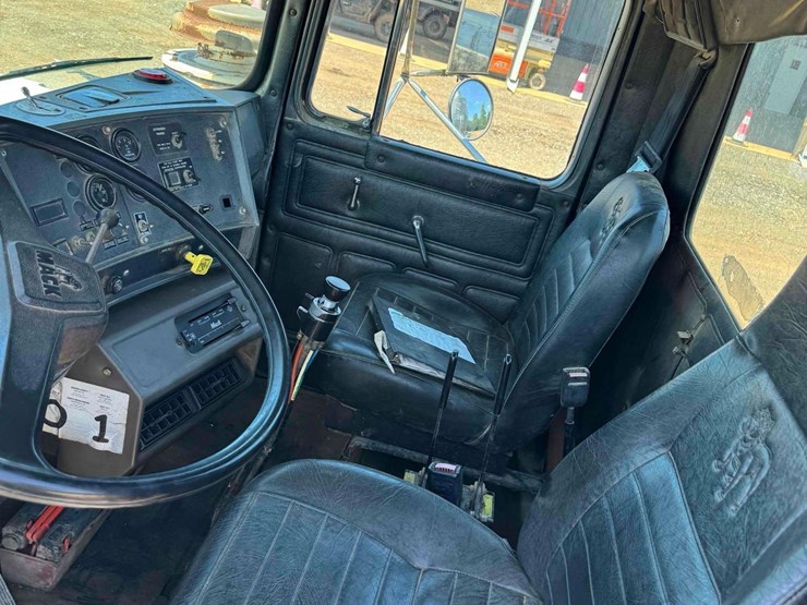 1992-mack-rd690sx-image-21