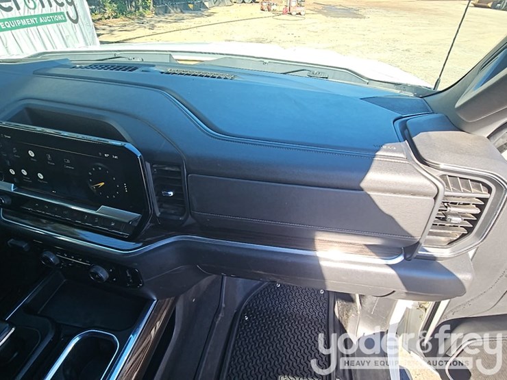 2022-chevrolet-1500-image-41