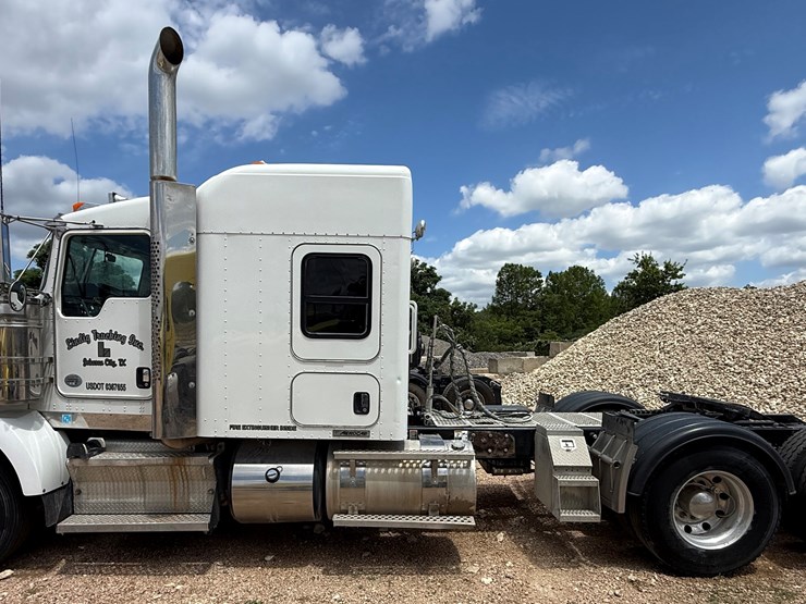 2016-kenworth-t800-image-8