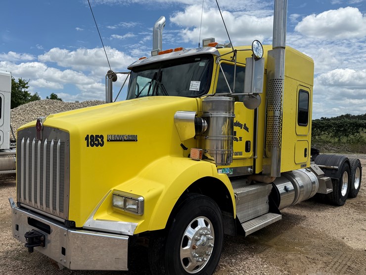 2015-kenworth-t800-image-1