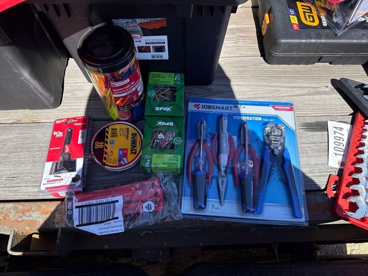 2200---box-of-miscellaneous-tools-image-2