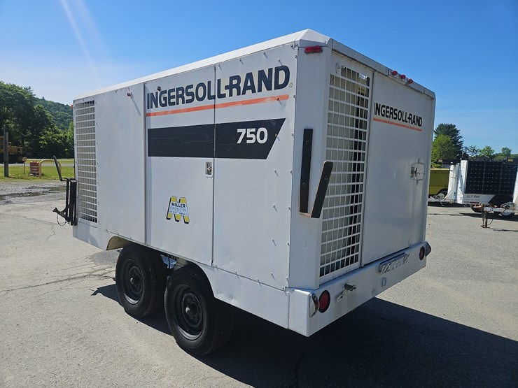 1984-ingersoll-rand-750-t/a-tow-behind-air-compressor-image-8