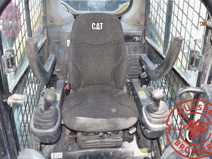 2018-caterpillar-d2-image-44