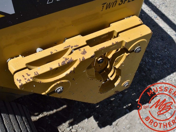 2018-caterpillar-d2-image-34