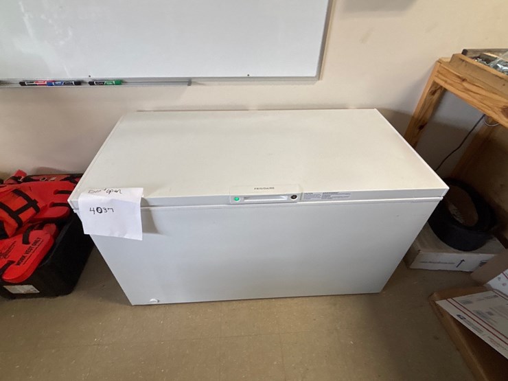 #4037-•-frigidaire-deep-freezer-image-1