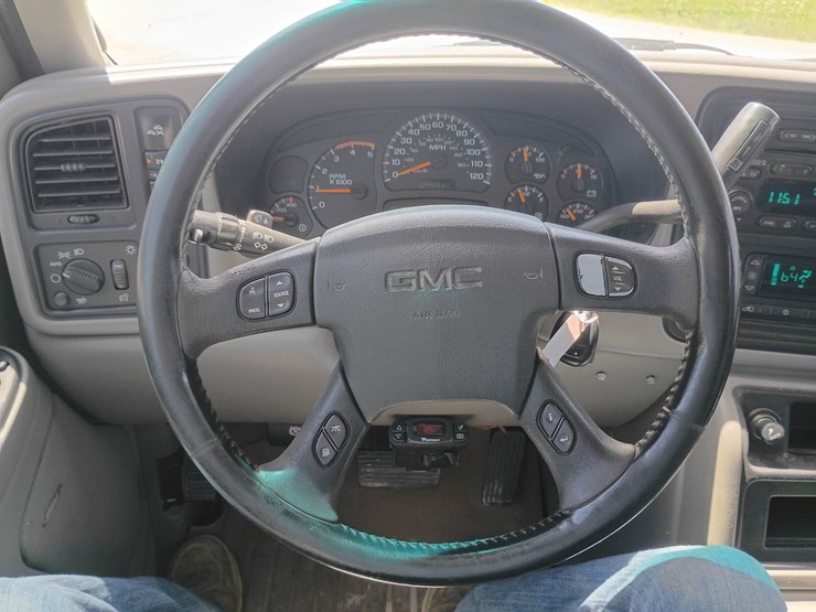 2005-gmc-sierra-2500-image-49