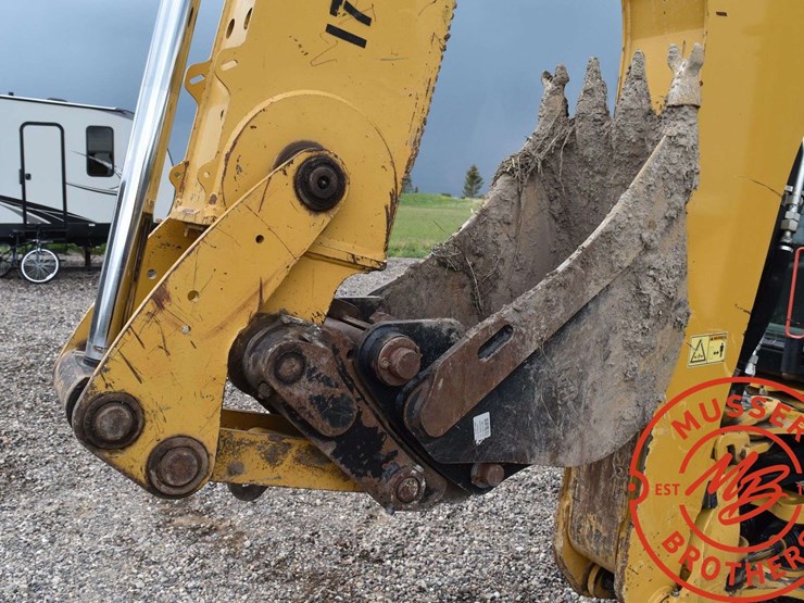 2016-caterpillar-420f2-it-image-48
