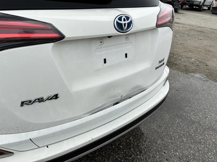 2018-toyota-rav4-image-5