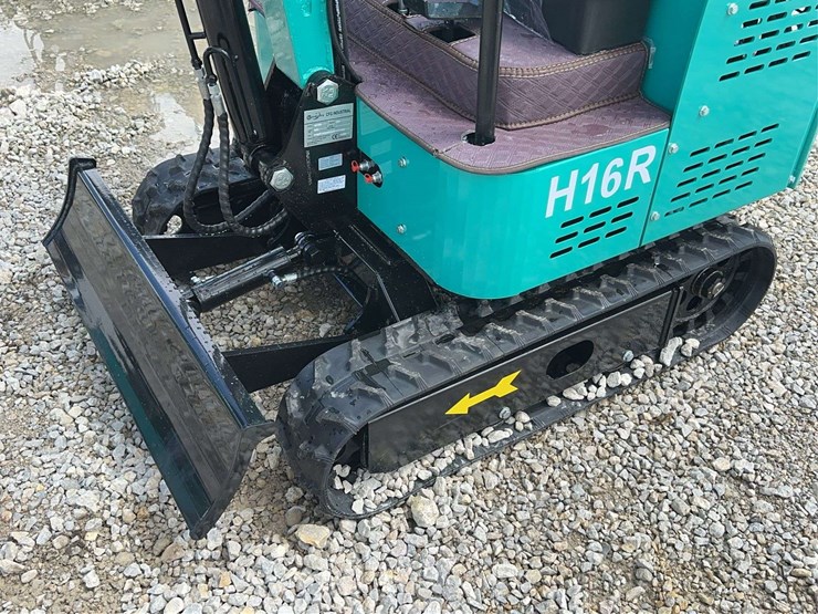 cfg-industrial-h16r-mini-excavator-image-3