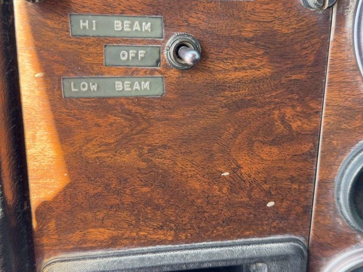 1996-peterbilt-379-image-36