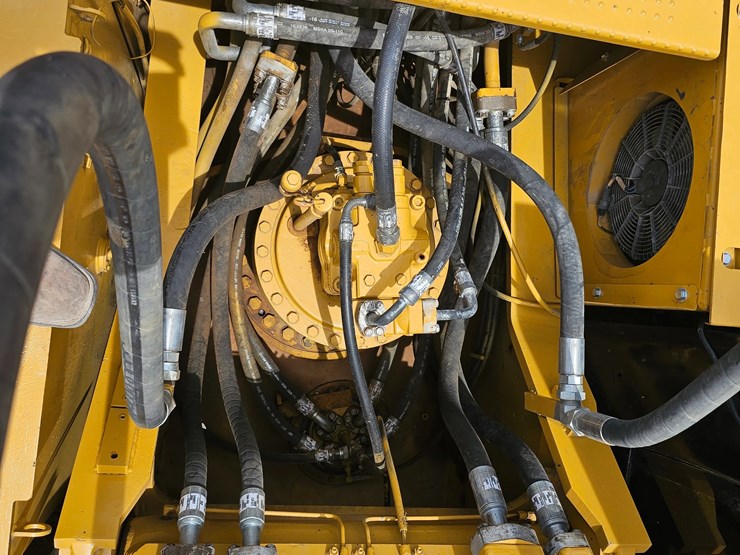 2022-caterpillar-336d2-image-11