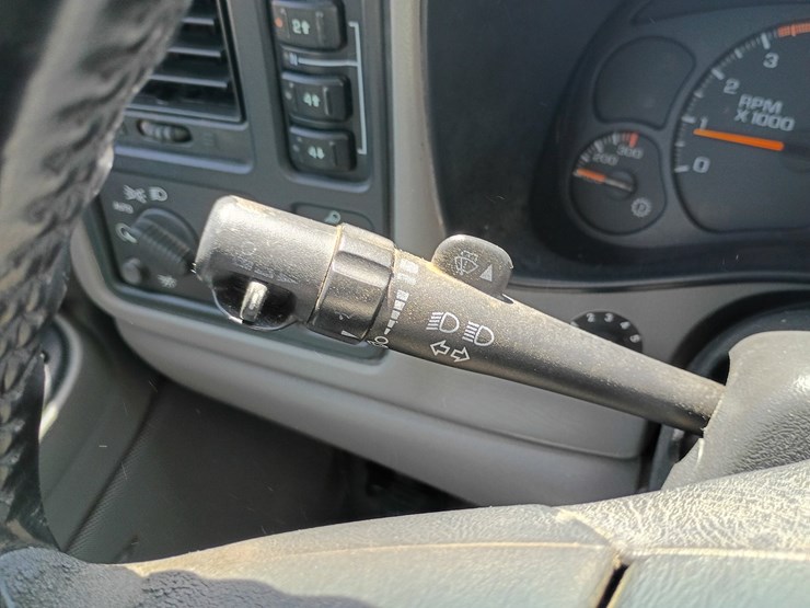 2005-gmc-sierra-2500-image-50