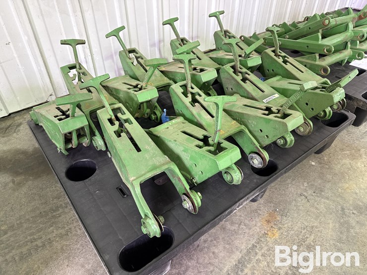 john-deere-closing-wheel-flames-w/handles,-springs-&-mounting-bushings-image-3