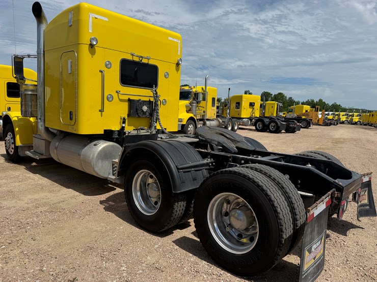2014-peterbilt-389-image-7