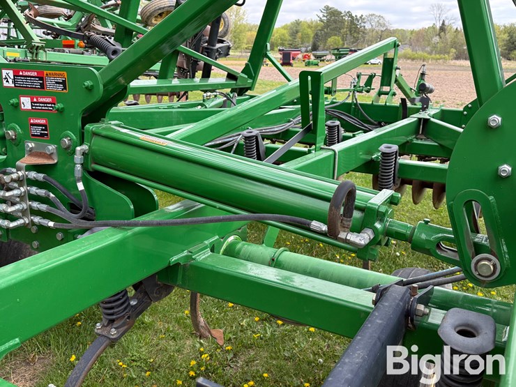2014-john-deere-2310-image-11
