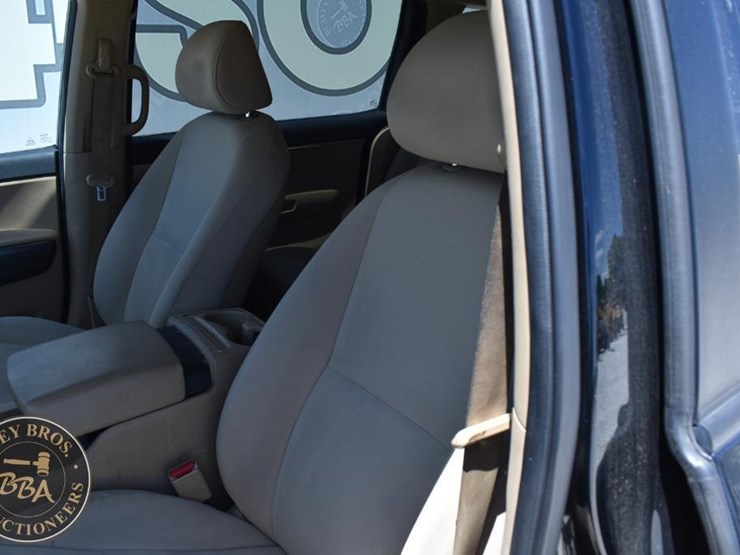 2015-kia-sedona-lx-image-14