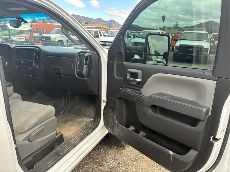 2018-chevrolet-2500hd-image-9