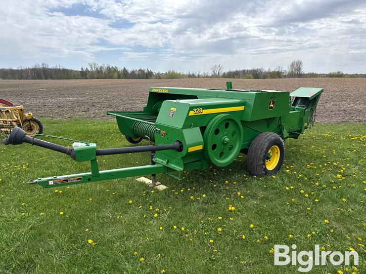 2005-john-deere-328t-small-square-baler-image-1