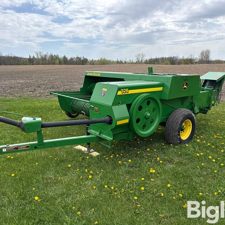 2005 John Deere 328T Small Square Baler