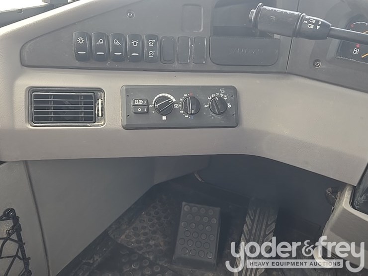 2023-volvo-a25g-image-60