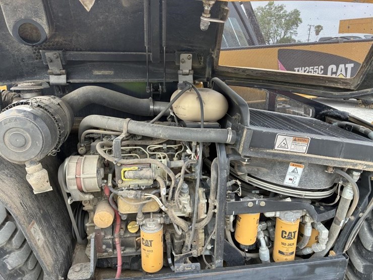 2015-caterpillar-th255c-image-30