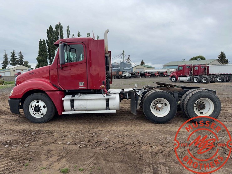 2007-freightliner-columbia-120-image-6