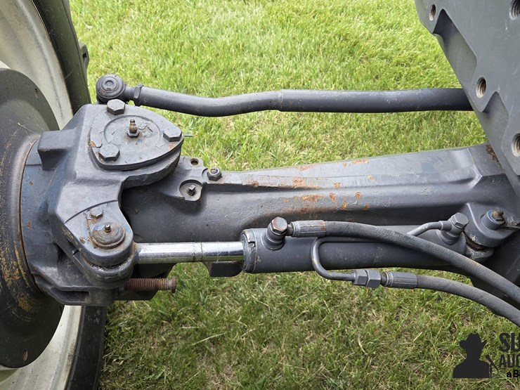 new-holland-tm165-image-11