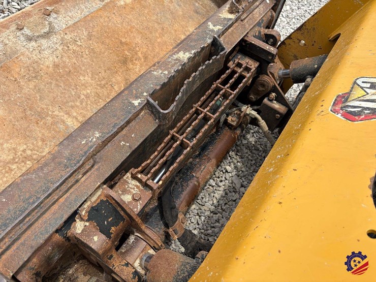 2022-caterpillar-259d3-image-12