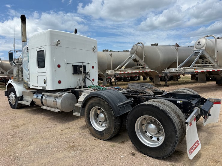 2016-kenworth-t800-image-7