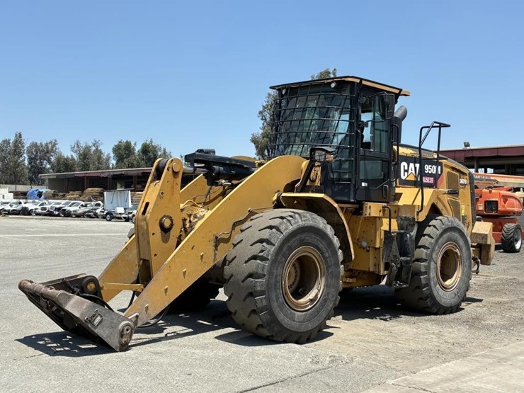 2014-caterpillar-950m-image-1