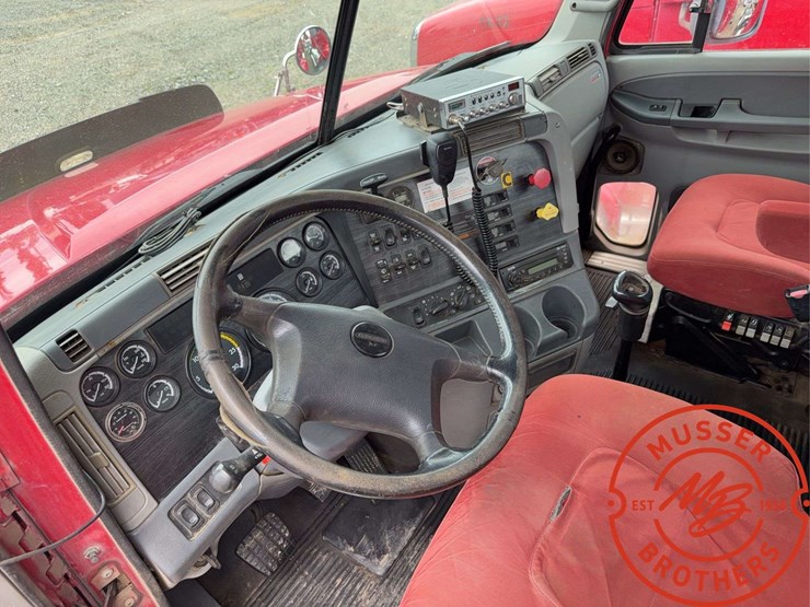 2007-freightliner-columbia-120-image-18