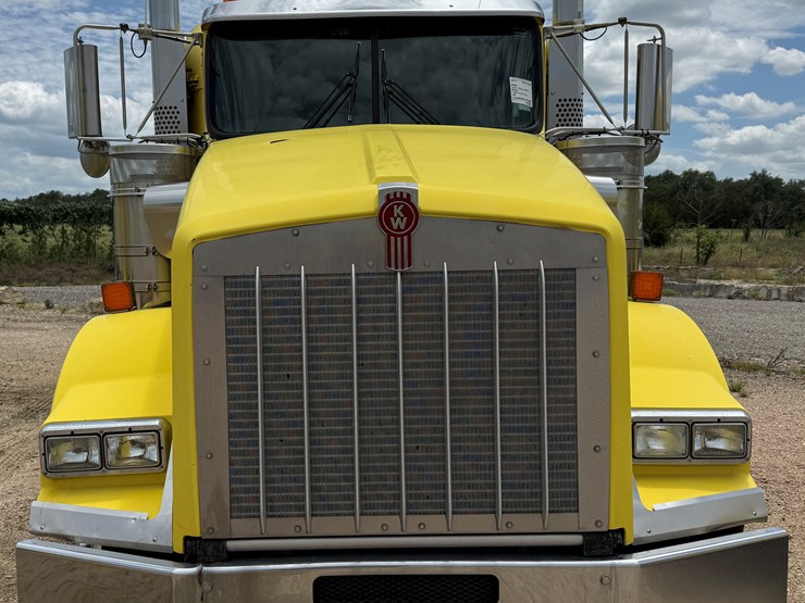 2015-kenworth-t800-image-2
