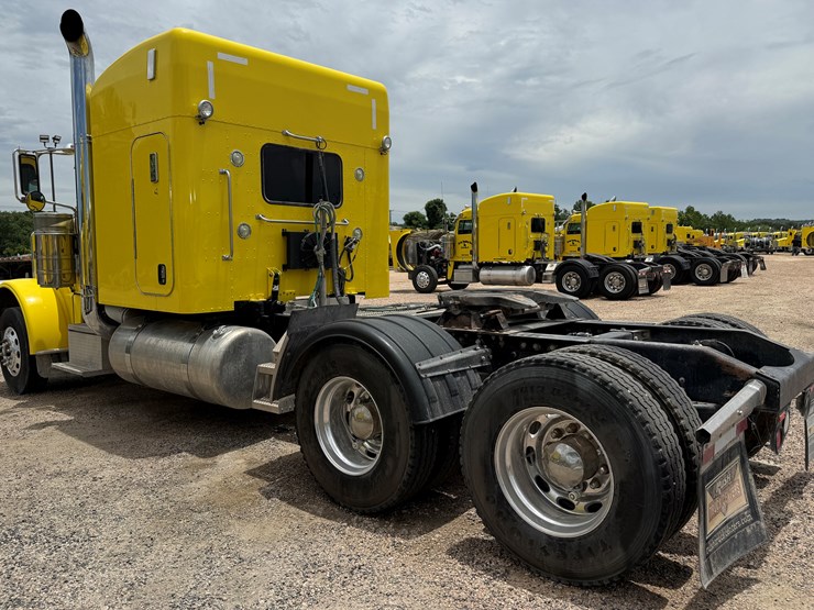 2015-peterbilt-389-image-7