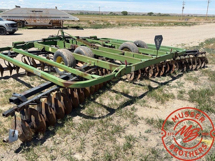 john-deere-235-image-6