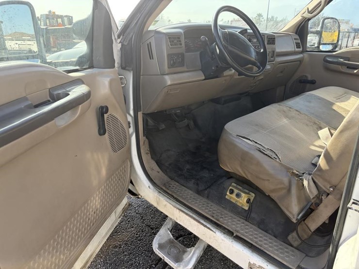2002-ford-f550-image-11